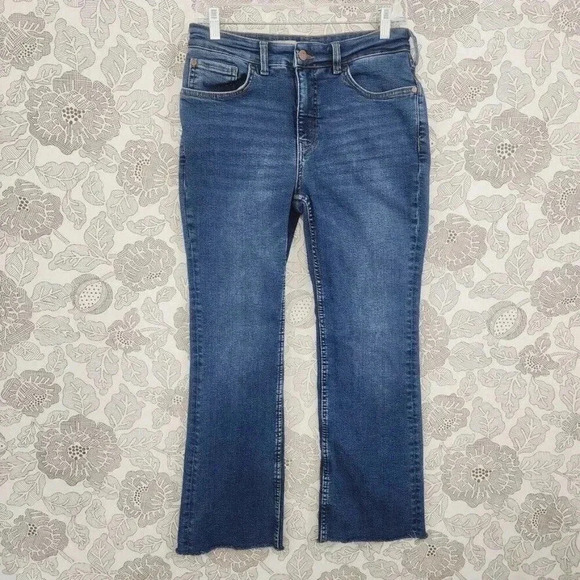 Women's Jeans Size 28 Anthropologie Pilcro straight Cropped High Rise Raw hem - Picture 1 of 8